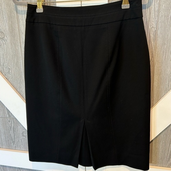 Bag148. White House Black Market fully lined skirt  Sz 4 length 22 - Picture 2 of 3